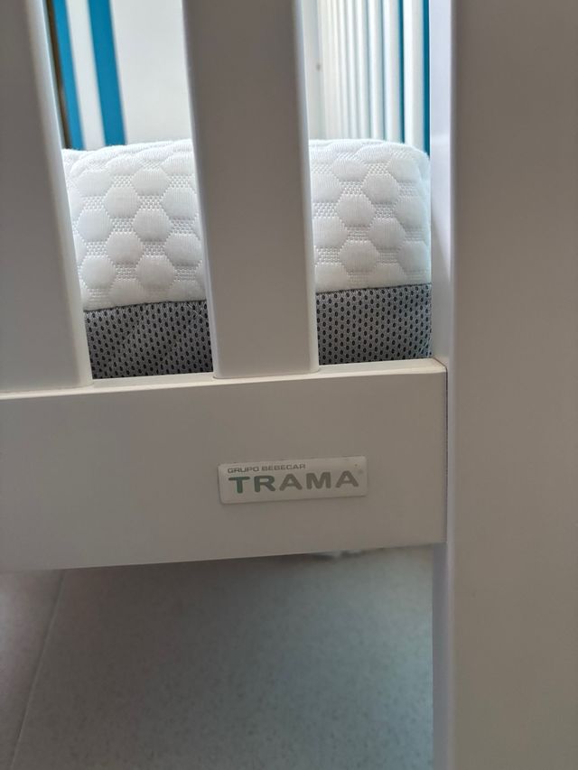 Cuna de bebé blanca