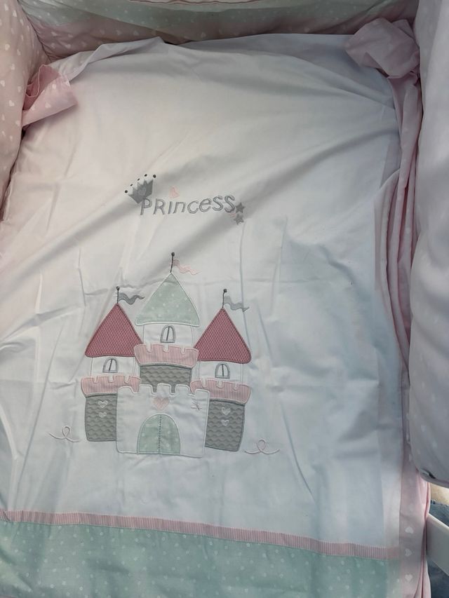 Cuna de bebé blanca