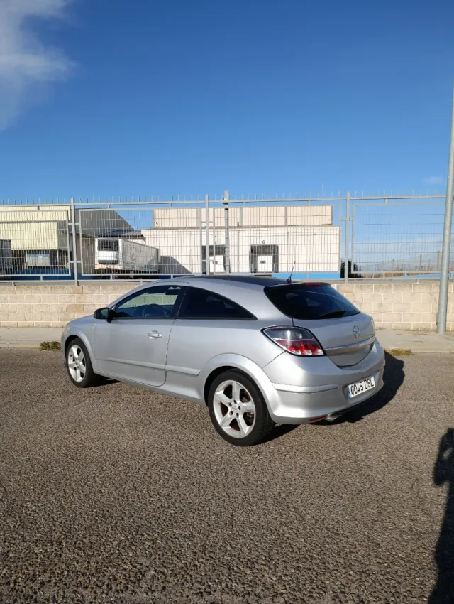 Opel Astra gtc 2005