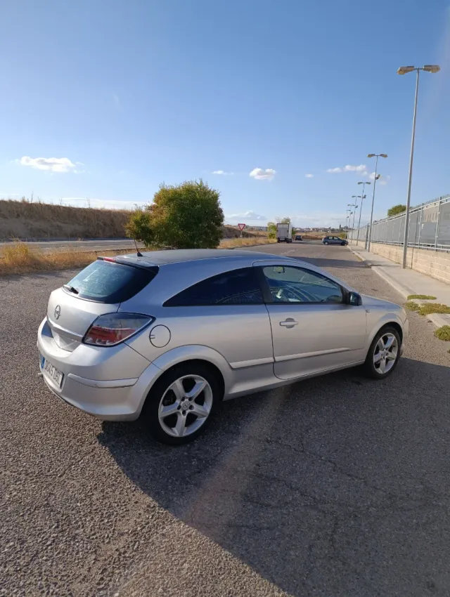 Opel Astra gtc 2005