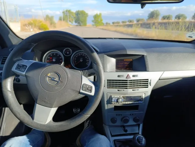Opel Astra gtc 2005