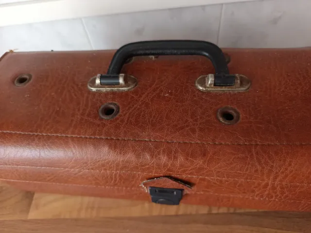 Transportín para pájaros marrón