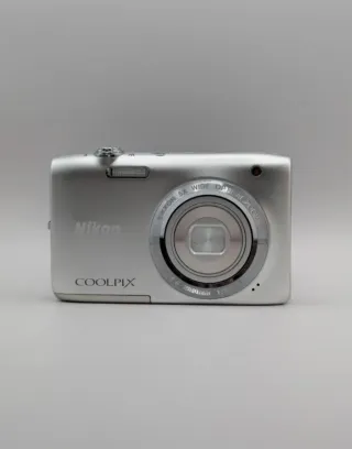 Nikon Coolpix S2800 Plata