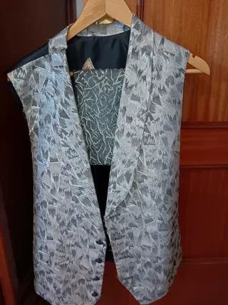 Chaleco baturro brocado plata y negro + pañuelo