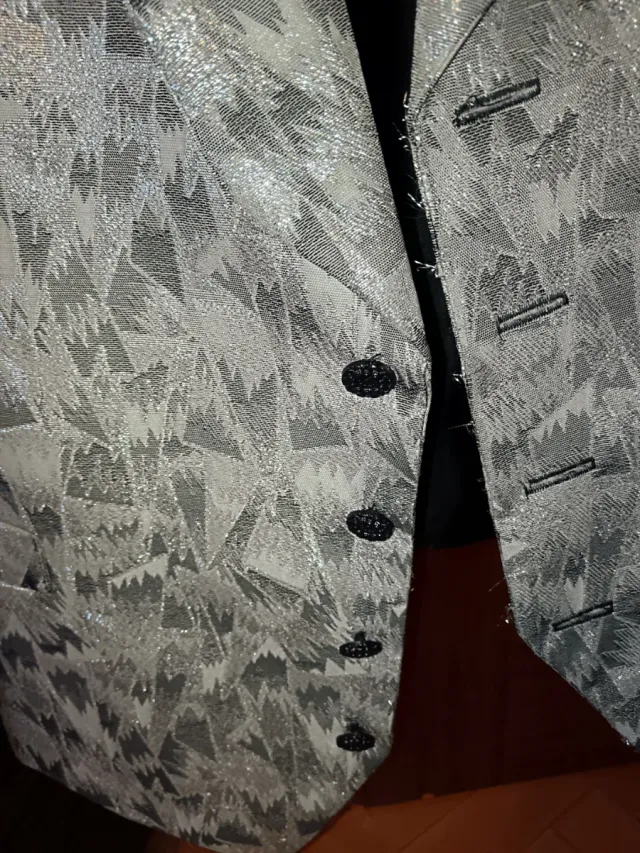 Chaleco baturro brocado plata y negro + pañuelo