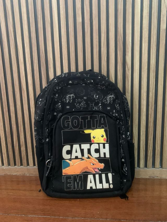 Mochila Pokémon Negra Gotta Catch 'Em All