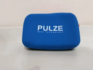 Pochette Pulze in gomma blu