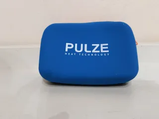 Pochette Pulze in gomma blu