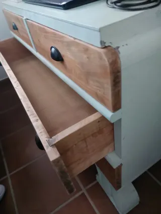Cómoda antigua de madera