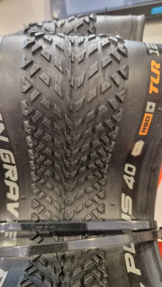 Copertone Arisun 700x40 TLR