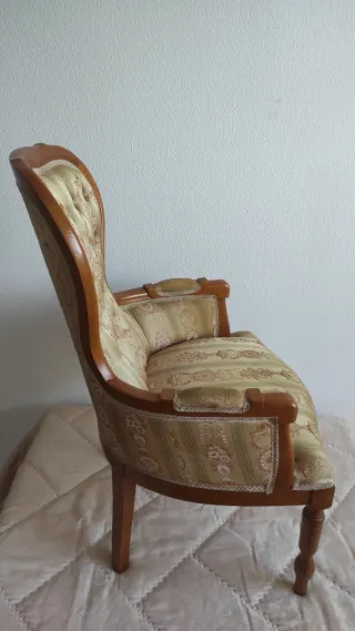Butaca clásica madera de castaño y tela