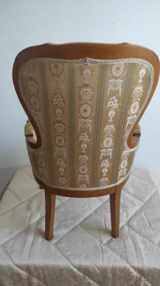 Butaca clásica madera de castaño y tela