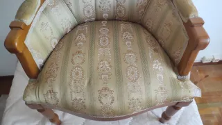 Butaca clásica madera de castaño y tela