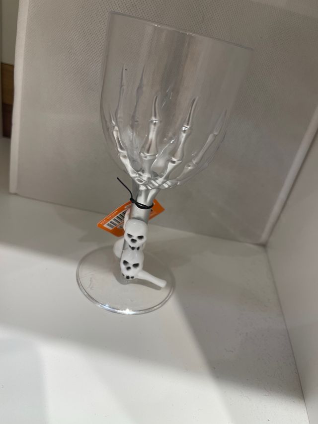 Copa Halloween Mano Calavera Plástico