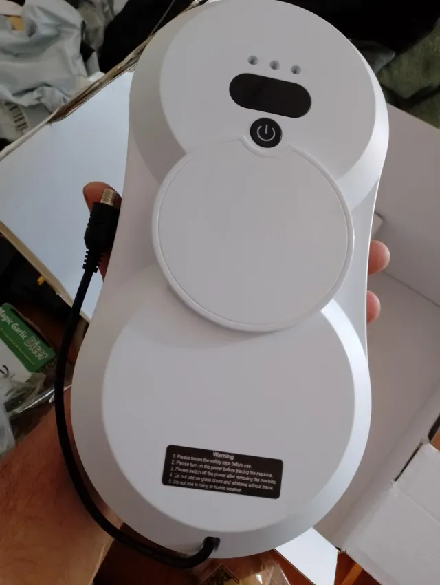 Robot limpiacristales eléctrico