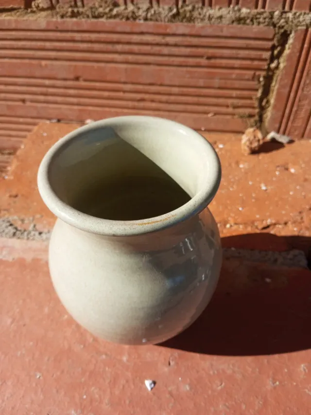 Vaso in ceramica beige e verde