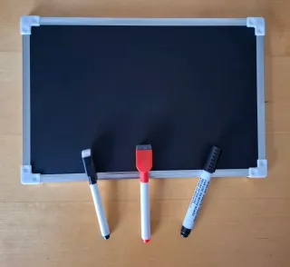Pizarra doble (rotuladores o tiza)