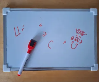 Pizarra doble (rotuladores o tiza)