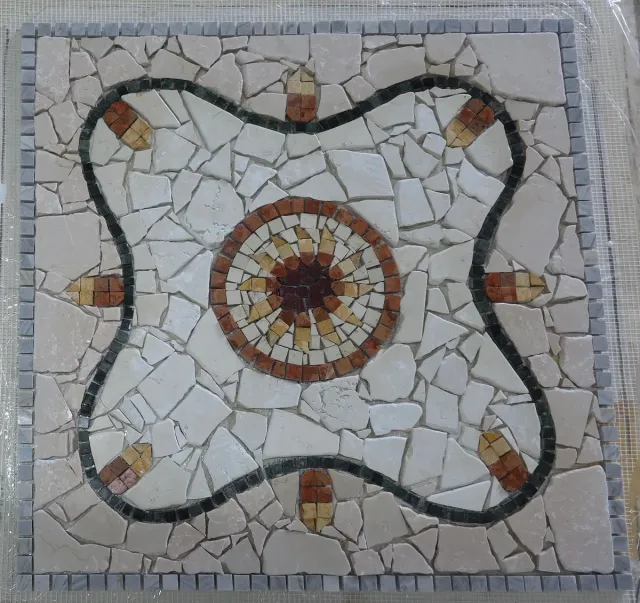 Mosaico in marmo fatto a mano
