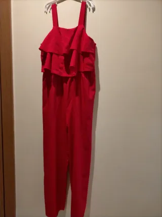 Mono rojo con volantes