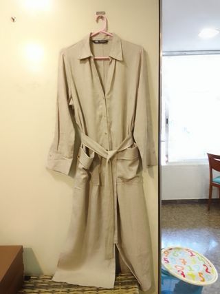 Vestido midi Zara beige