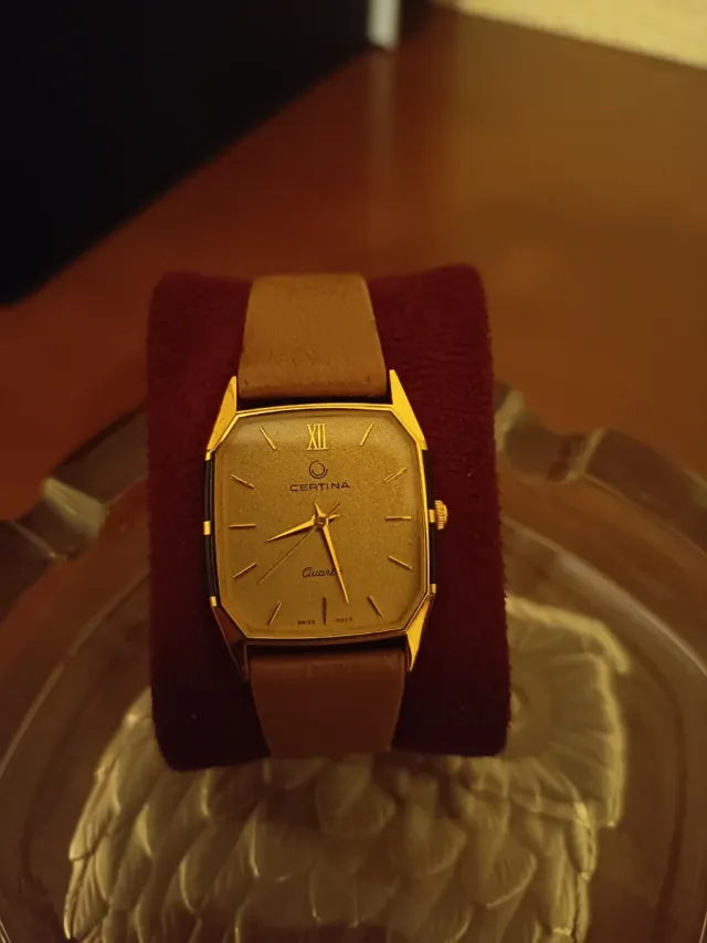 Reloj Certina Quartz Dorado