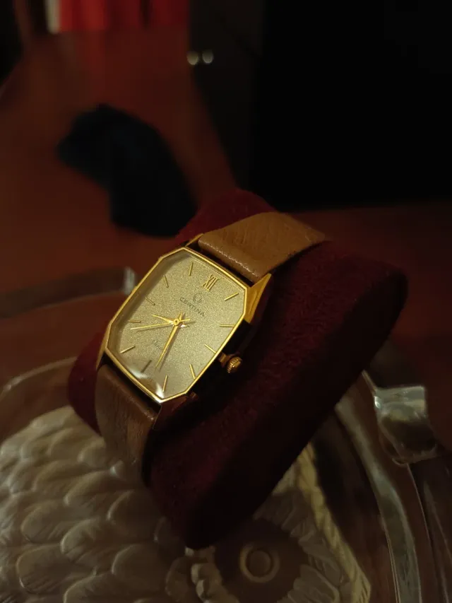 Reloj Certina Quartz Dorado