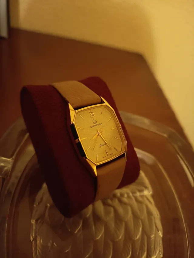 Reloj Certina Quartz Dorado