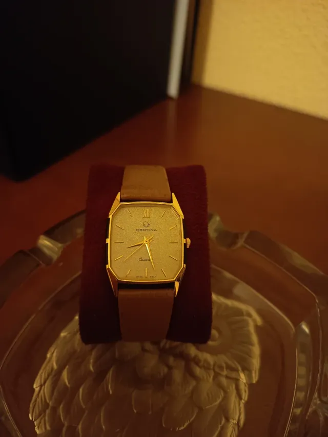 Reloj Certina Quartz Dorado