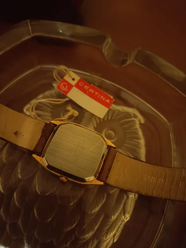 Reloj Certina Quartz Dorado