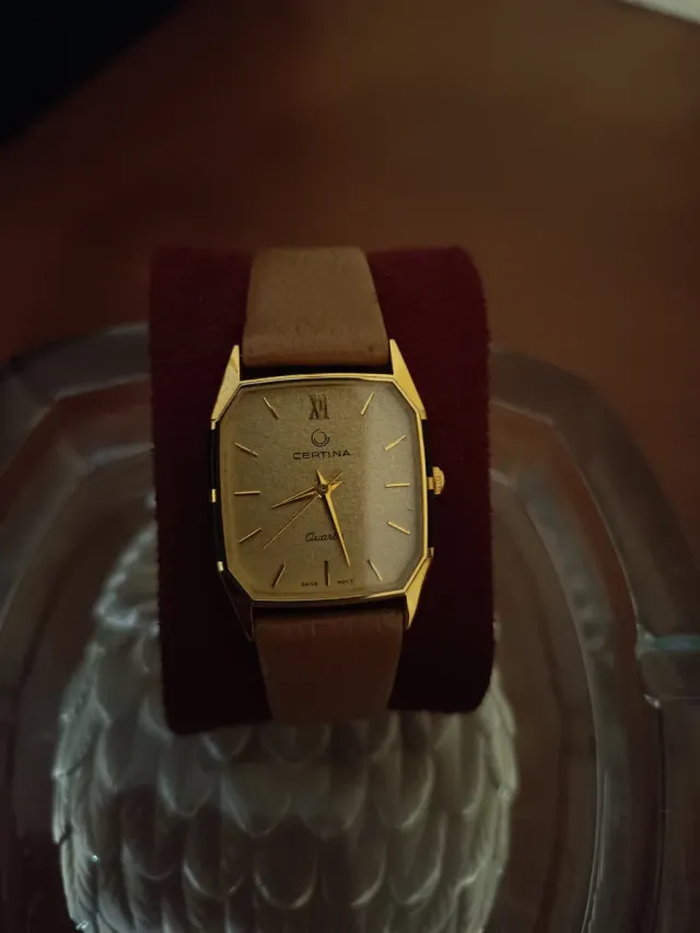 Reloj Certina Quartz Dorado