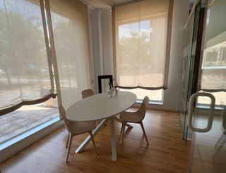 Mesa Mariedam Blanca + 4 Sillas Odger Beige