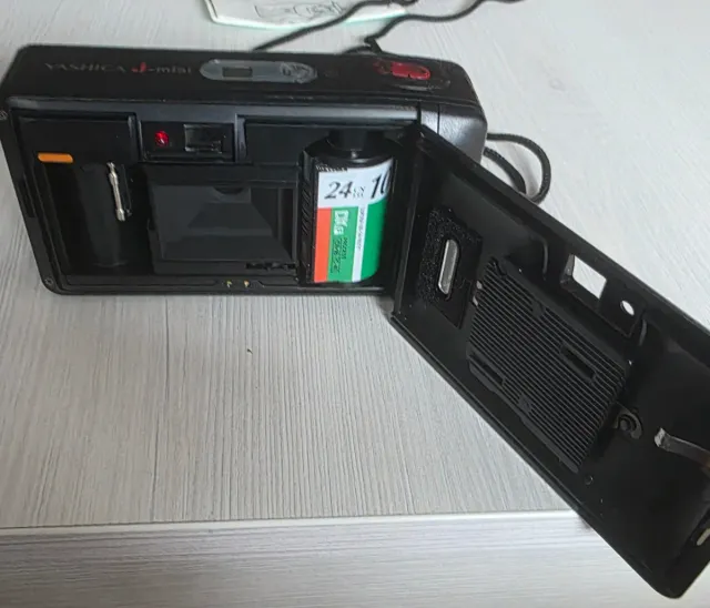 Cámara Yashica J-mini Analógica