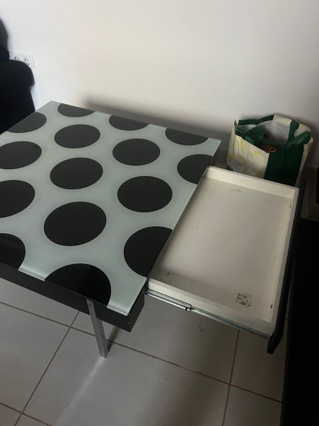 Mesa auxiliar cristal y metal