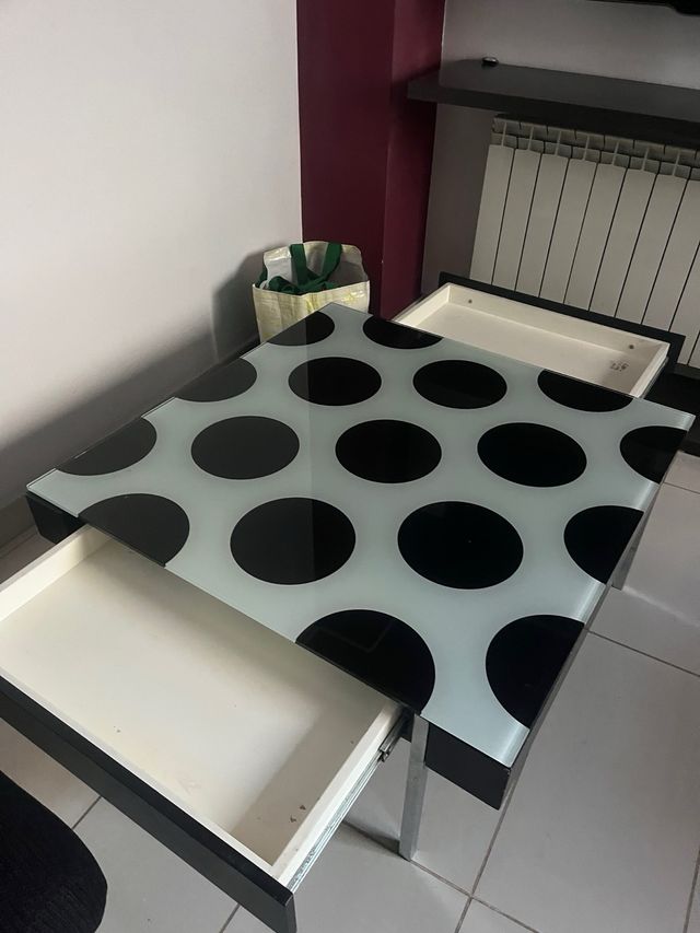 Mesa auxiliar cristal y metal