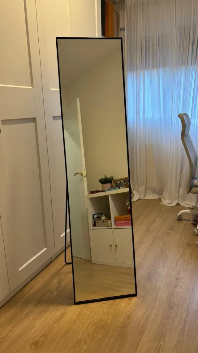 Espejo de pie IKEA KARMUSUND Negro