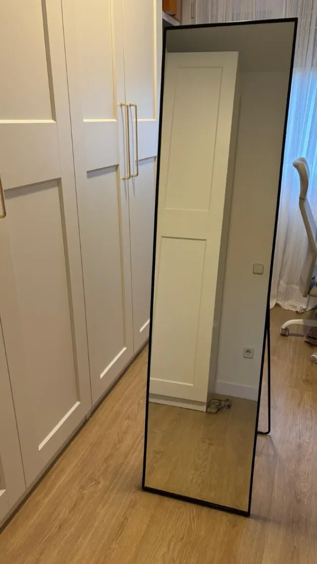 Espejo de pie IKEA KARMUSUND Negro