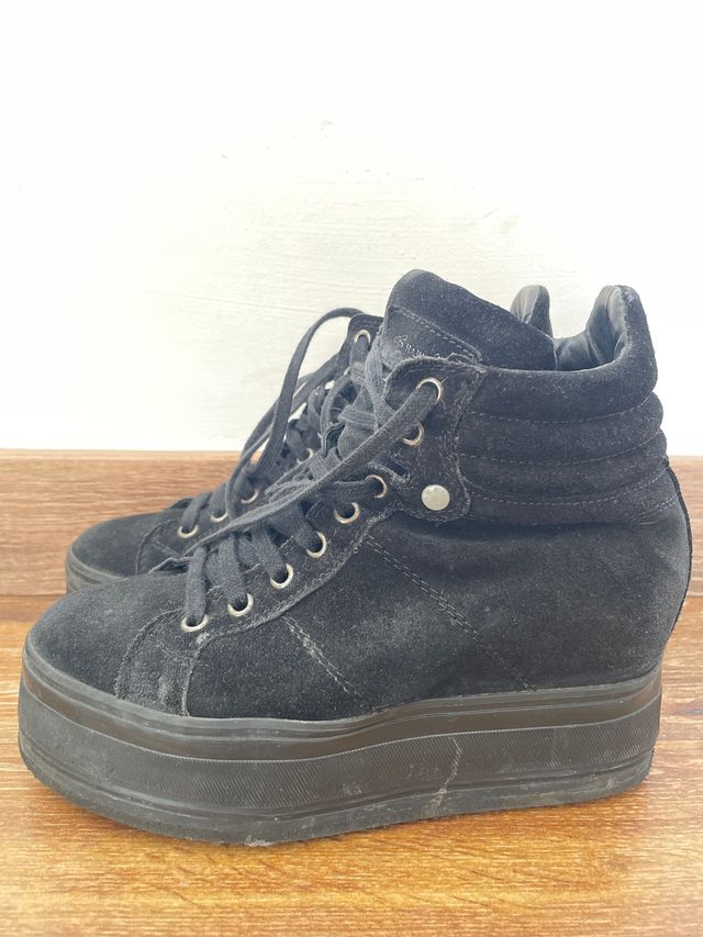 Botín ante plataforma Haket negro