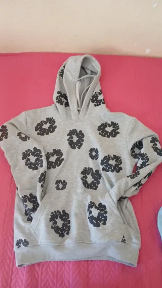 Chándal gris con estampado