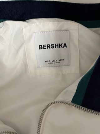 Chaqueta deportiva verde y blanca