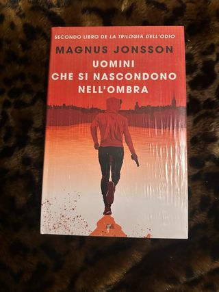 Uomini che si nascondono nell’ombra