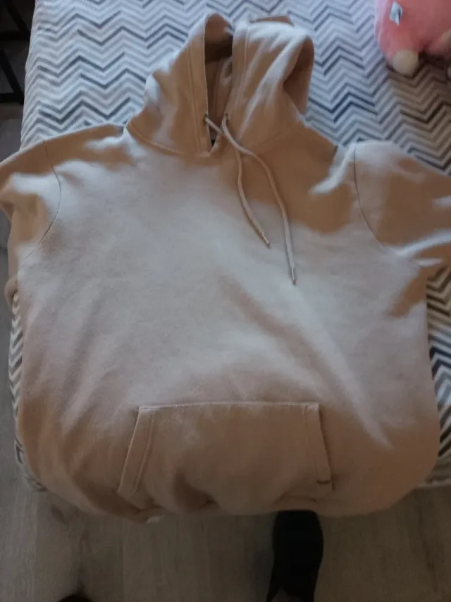 Sudadera beige con capucha