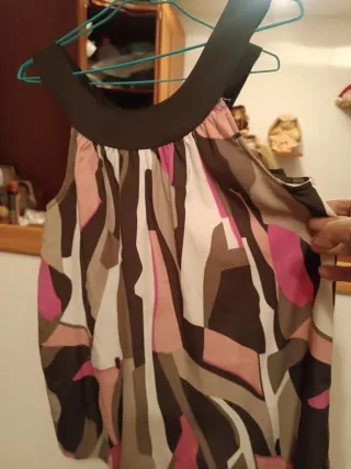 Blusa roja sin mangas