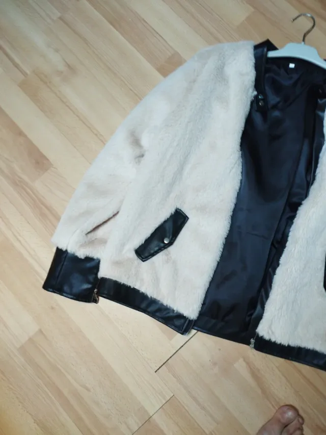 Cazadora pelo mujer beige y negra