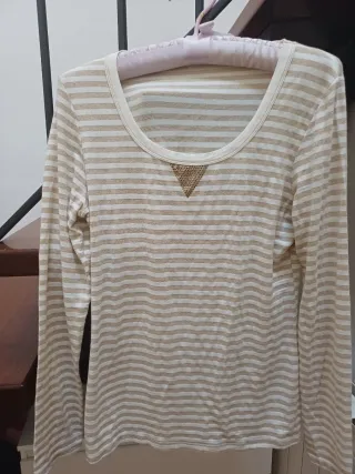 Maglia a righe dorate con strass