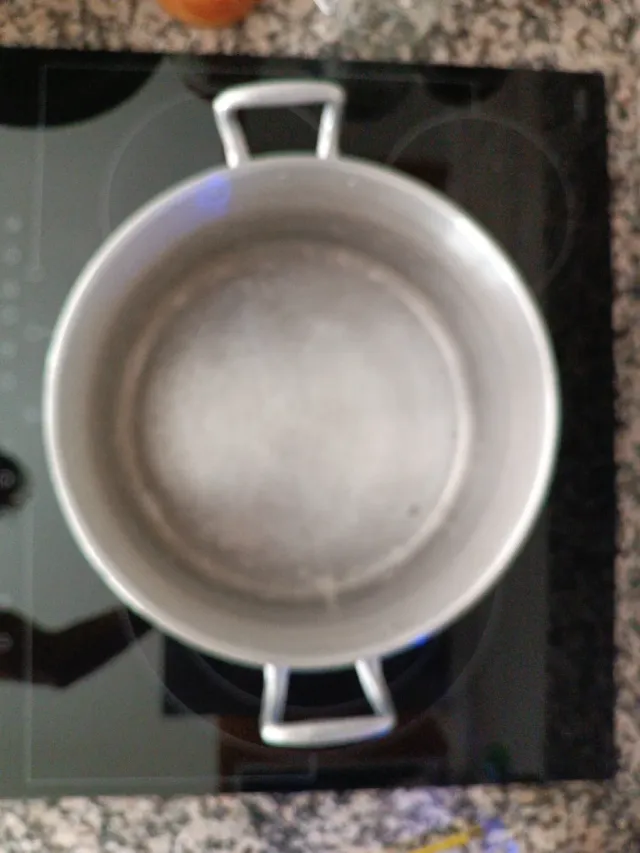 Olla de aluminio con asas