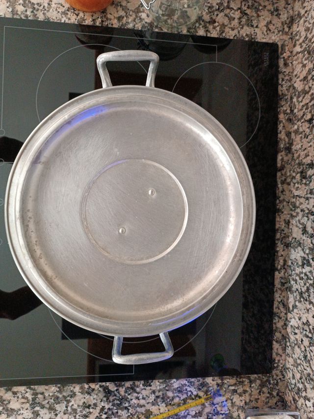 Olla de aluminio con asas