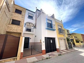 Casa adosada en venta en Bailén
