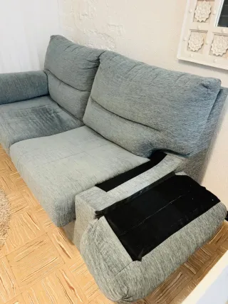 Sofá gris de tela, bien cuidado