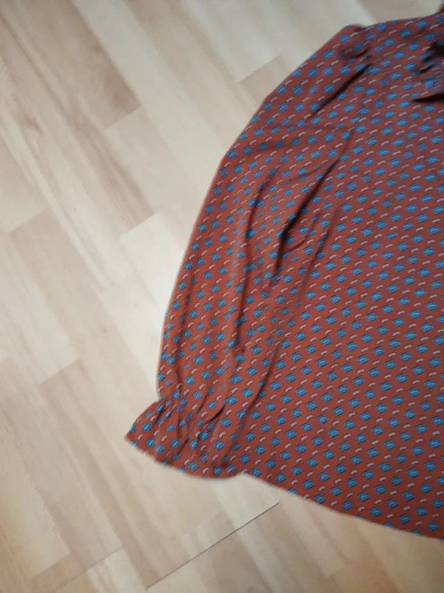 Blusa estampada cuello volante